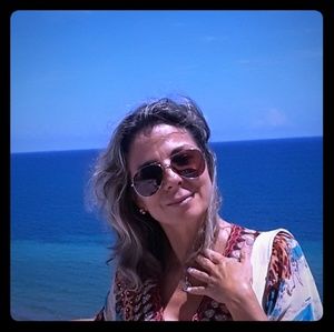 Meet your Posher, Emese